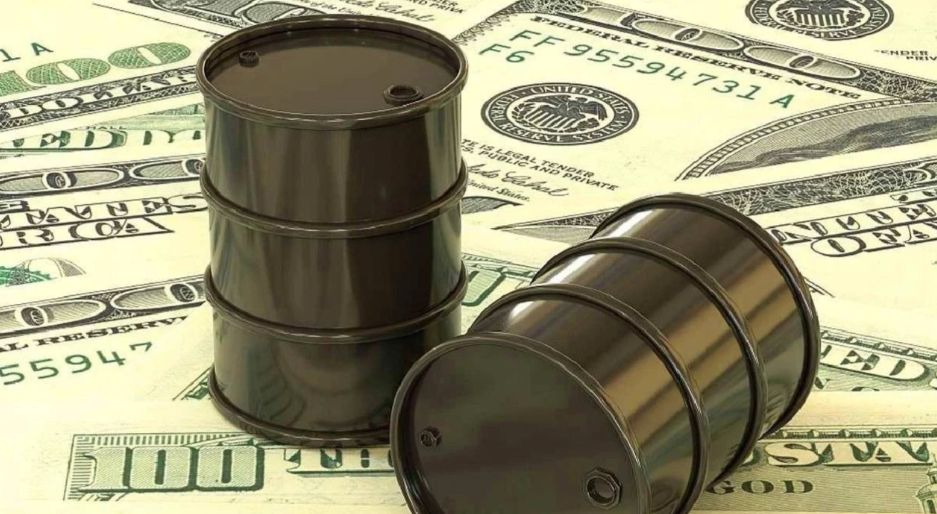 ABLUKA ‘PETROLÜN BOĞAZINI’ SIKIYOR