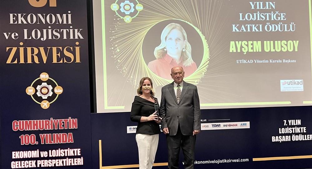 BAŞKAN AYŞEM ULUSOY’A LOJİSTİĞE KATKI ÖDÜLÜ