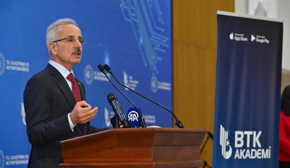 FİBER OPTİK AĞ, DÜNYAYI 14 KEZ DOLAŞACAK UZUNLUĞA ULAŞTI