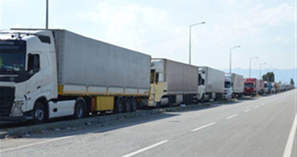 GÜRBULAK SINIR KAPISI'NDA TIR YOĞUNLUĞU YAŞANIYOR