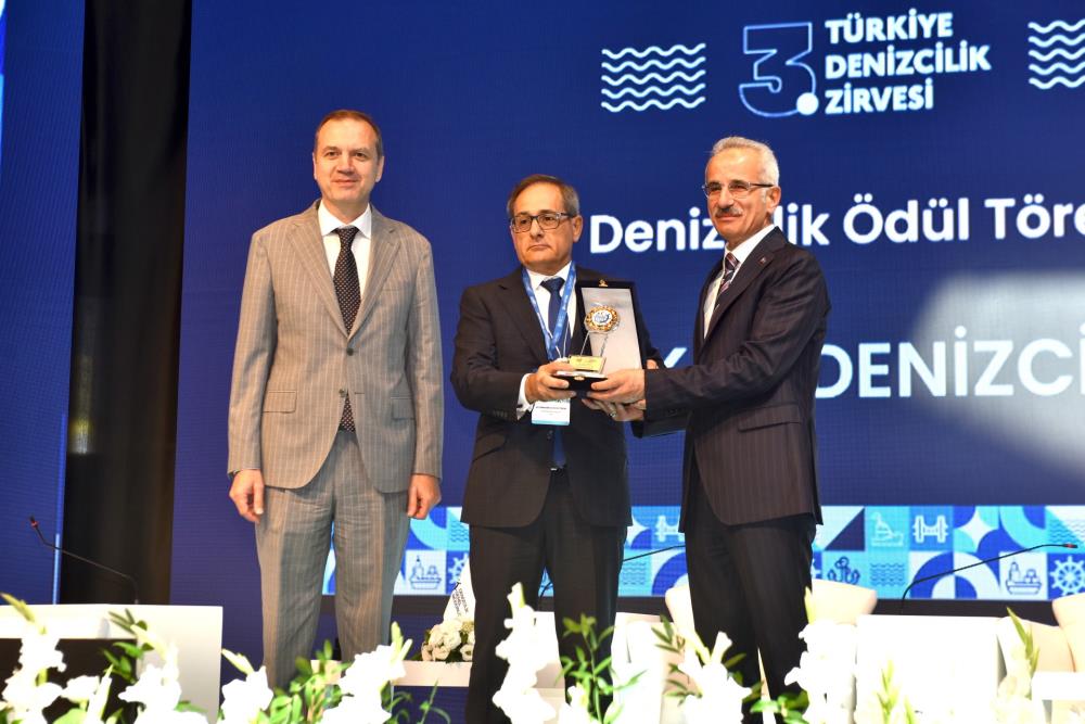 TÜRKİYE DENİZCİLİK ZİRVESİ’NDE ARKAS’A ÇİFTE ÖDÜL!