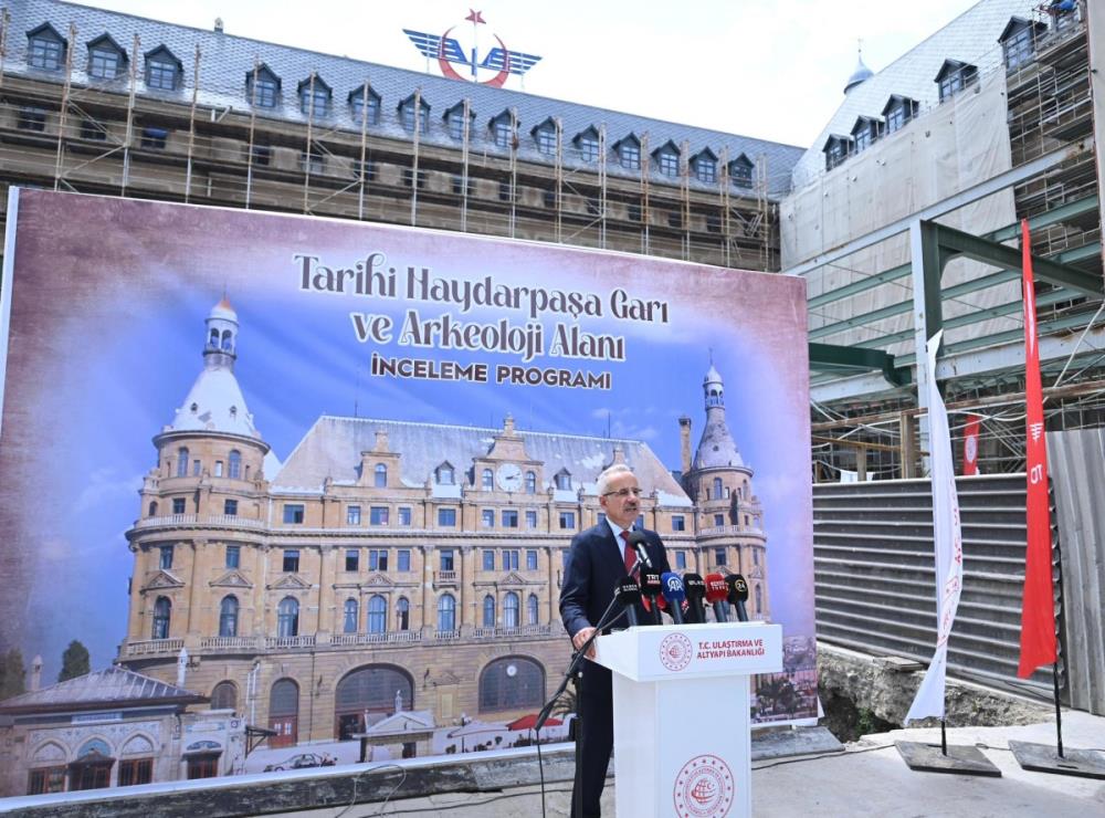 ULAŞTIRMA VE ALTYAPI BAKANI ABDULKADİR URALOĞLU, HAYDARPAŞA GARI'NDA İNCELEMELERDE BULUNDU